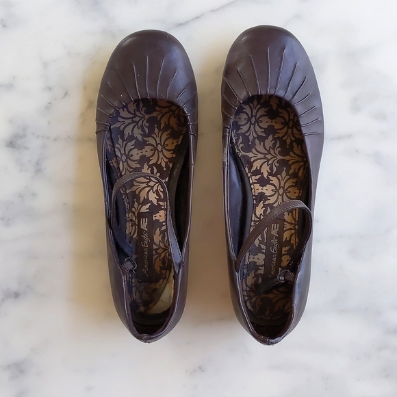 American Eagle by Payless Brown Faux Leather Flats. - Picture 1 of 6
